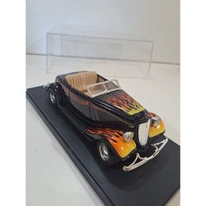 Motormax 1:24 Die Cast Hot Rodding Adventures 1934 Ford Convertible w/Case